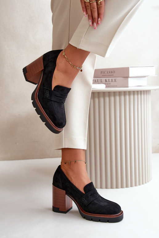 Damesschoenen met hoge hakken gemaakt... Damesschoenen met hoge hakken gemaakt...