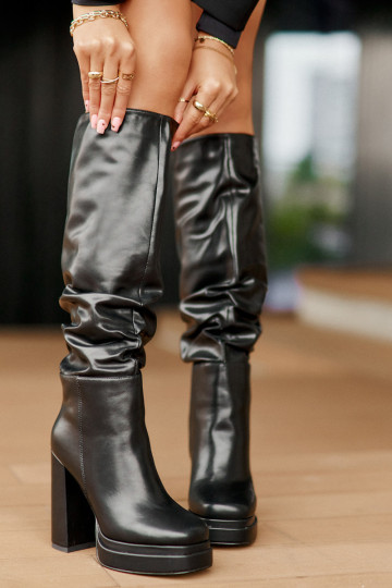 Persistent model laarzen met hakken en platform Met ruches opInarmen zInart Beridra 2