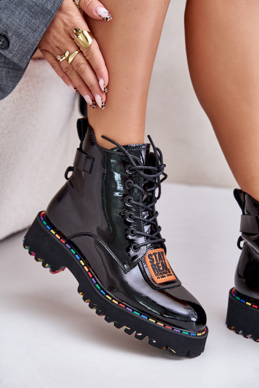 Gelakte laarzen in zwarte kleur met... Gelakte laarzen in zwarte kleur met...