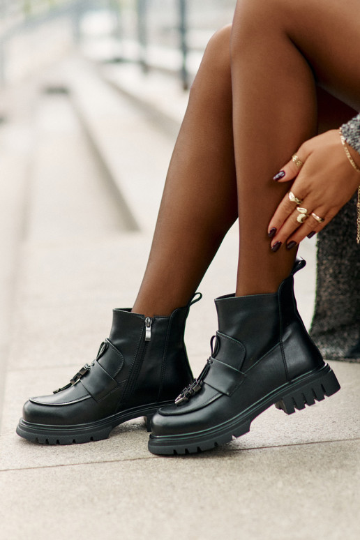 Leren laarsjes met ornamenten gevoerd... Leren laarsjes met ornamenten gevoerd...