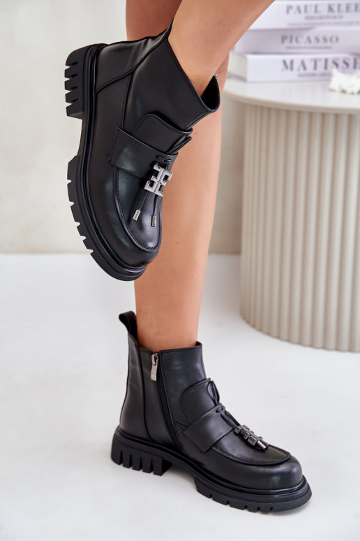 Leren laarsjes met ornamenten gevoerd... Leren laarsjes met ornamenten gevoerd...