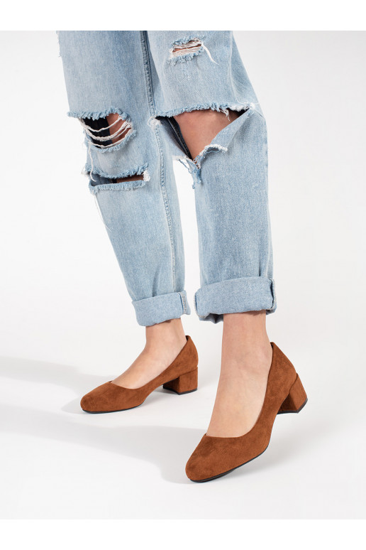 bruine kleur van suède Hoge hakken op de hiel bruine kleur van suède Hoge hakken op de hiel