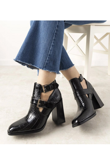 Sorte ankelstøvler med...