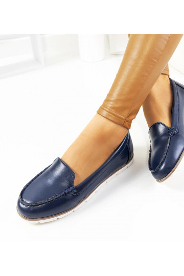 Montez marineblå loafers...
