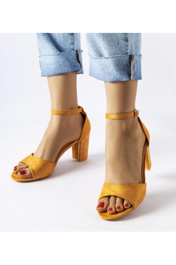 Brune sandaler med polet hæl