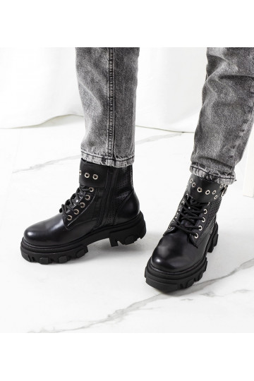 Sorte ankelstøvler med en... 2