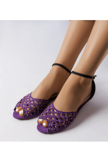 Lilla gennembrudte sandaler...