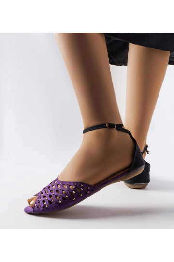 Lilla gennembrudte sandaler... 2