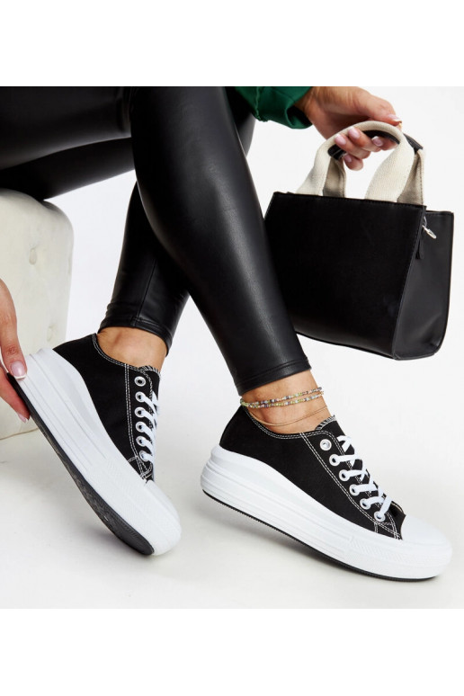Sorte sneakers på en tyk platform Zlata
