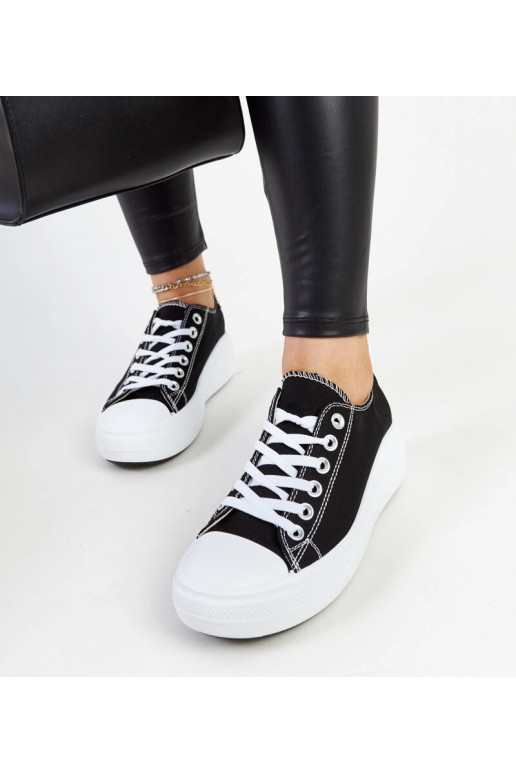 Sorte sneakers på en tyk platform Zlata