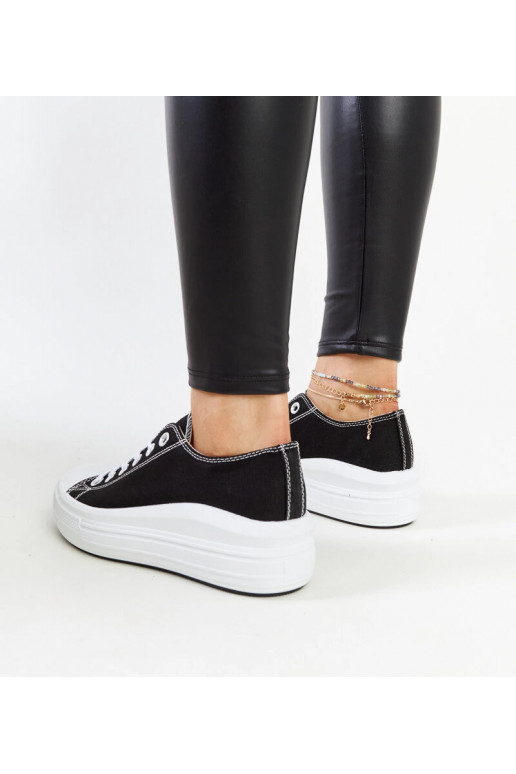 Sorte sneakers på en tyk platform Zlata
