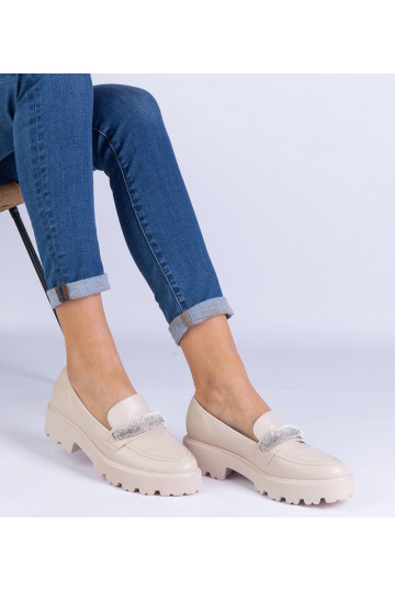 Beige dame loafers...