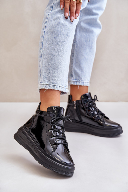 Sportieve schoenen met lak-effect en... Sportieve schoenen met lak-effect en...