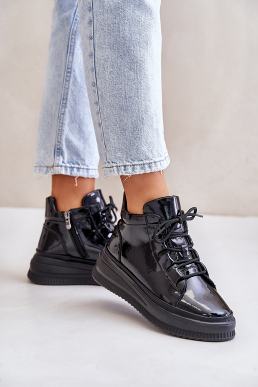 Sportieve schoenen met lak-effect en... Sportieve schoenen met lak-effect en...