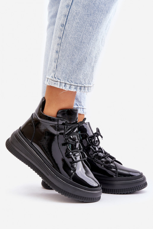 Sportieve schoenen met lak-effect en... Sportieve schoenen met lak-effect en...