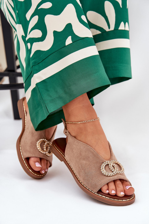 Dames sandalen met ornamenten met brede hakken van eco-suèdeoIne beige Ralisses Dames sandalen met ornamenten met brede hakken van eco-suèdeoIne beige Ralisses