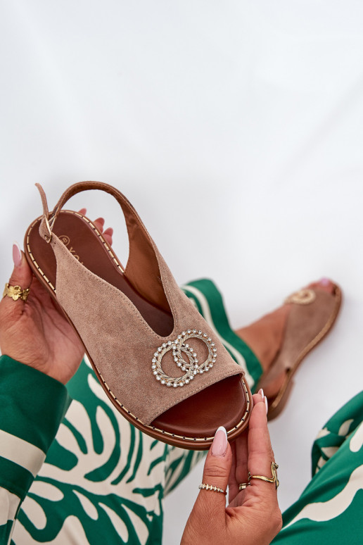 Dames sandalen met ornamenten met brede hakken van eco-suèdeoIne beige Ralisses Dames sandalen met ornamenten met brede hakken van eco-suèdeoIne beige Ralisses