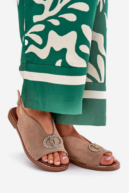 Dames sandalen met ornamenten met brede hakken van eco-suèdeoIne beige Ralisses Dames sandalen met ornamenten met brede hakken van eco-suèdeoIne beige Ralisses