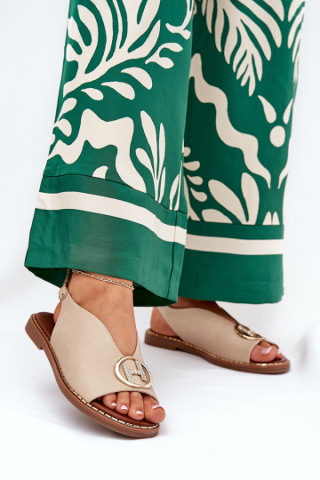 Gelijke elegante sandalen met ornamenten in zandkleur Iseliria