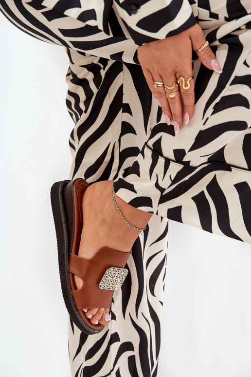 Damespantoffels Op de INig Eko Leer met ornamenten bruine kleur Sarela