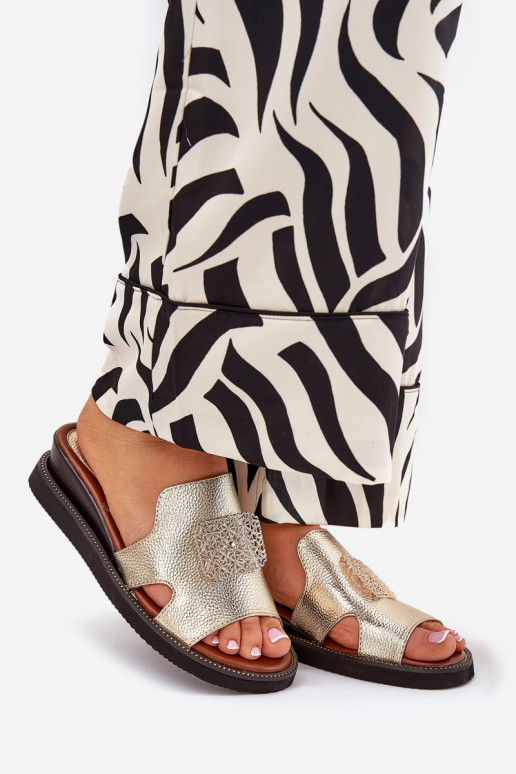 Damespantoffels Op de INig Eko Leer met ornamenten gouden kleur Sarela Damespantoffels Op de INig Eko Leer met ornamenten gouden kleur Sarela