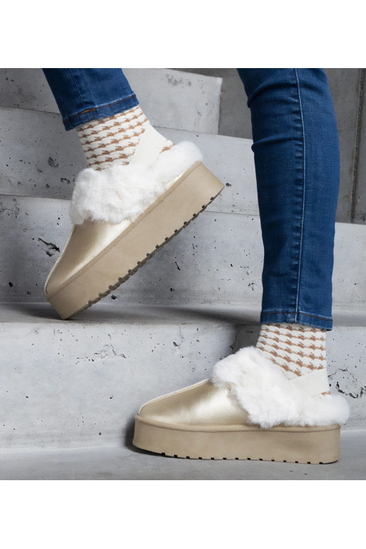 Gouden slippers met platform,... Gouden slippers met platform,...