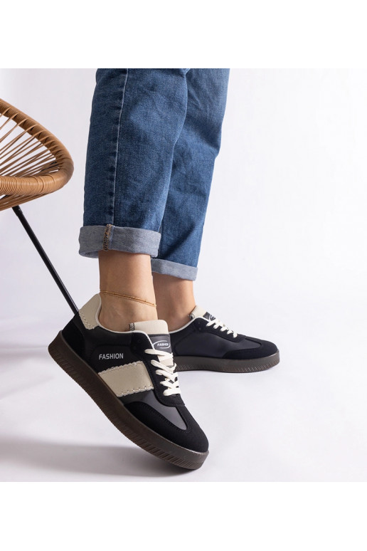 Zwarte sneakers op plateau met...