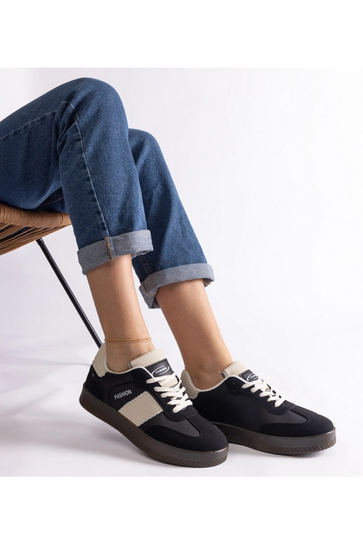 Zwarte sneakers op plateau met...