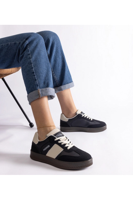 Zwarte sneakers op plateau met...