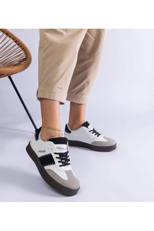 Witte sneakers op plateau met...