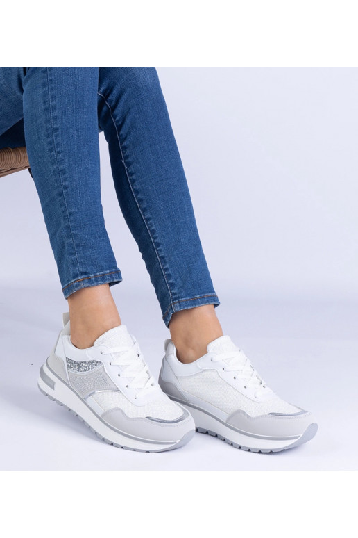 Witte sneakers versierd met glitter...