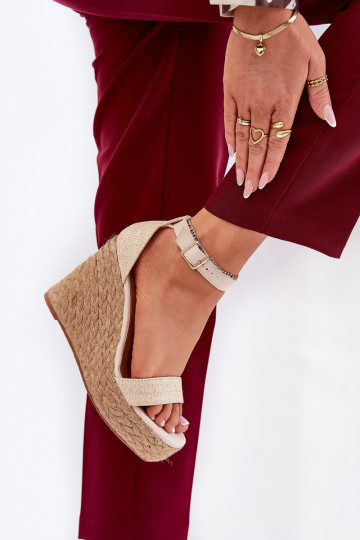 Dames sandalen op een wedge met Braid in zandkleur Adelio