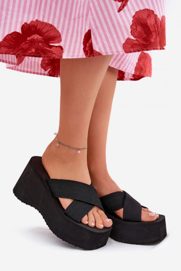 dames slippers op een sleehak en platform in zwart