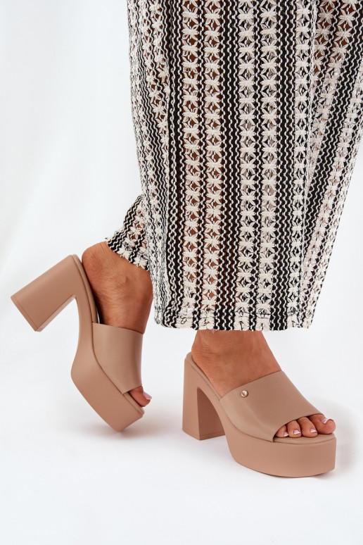 Dames Slippers van ecoleer met hakken en platform kaki kleuren Tamirella Dames Slippers van ecoleer met hakken en platform kaki kleuren Tamirella