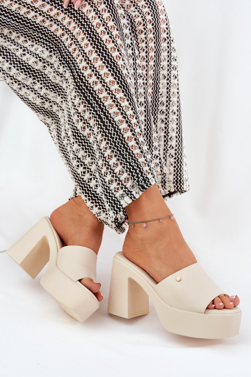 Dames Slippers van ecoleer met hakken en platform ivoor Tamirella Dames Slippers van ecoleer met hakken en platform ivoor Tamirella