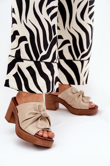 Damespantoffels met hakken van ecoleer beige Kikilla 2