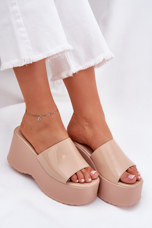 met lak-effect Dames slippers met platform Hoge Hakken zandkleur Nellevia met lak-effect Dames slippers met platform Hoge Hakken zandkleur Nellevia