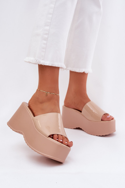 met lak-effect Dames slippers met platform Hoge Hakken zandkleur Nellevia met lak-effect Dames slippers met platform Hoge Hakken zandkleur Nellevia